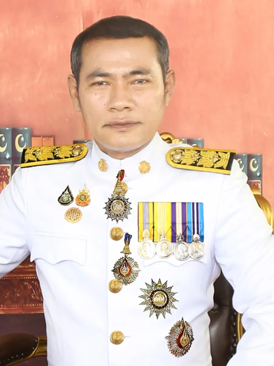 นายประพนธ์ เฟื่องฟู