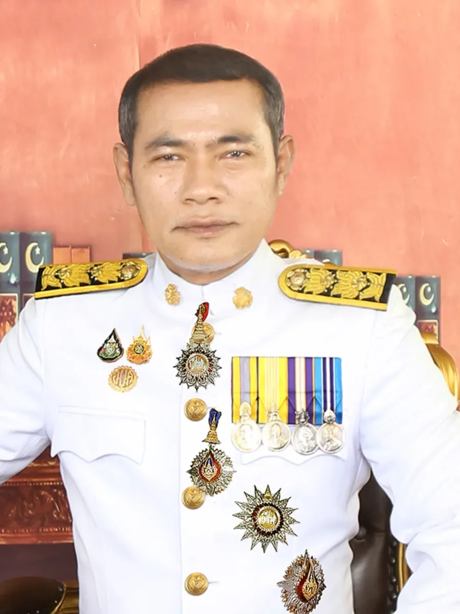 นายประพนธ์ เฟื่องฟู