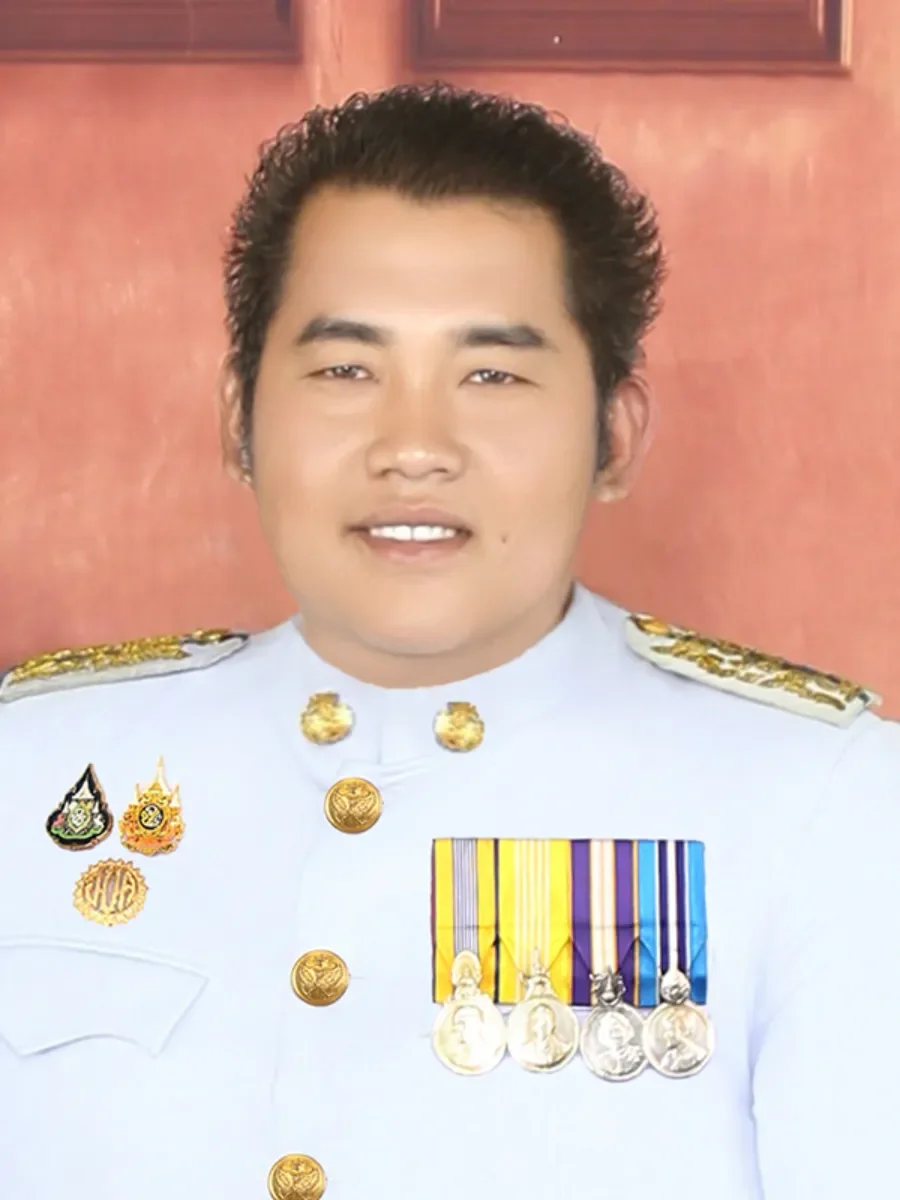 นายวีรยุทธ พัดทอง