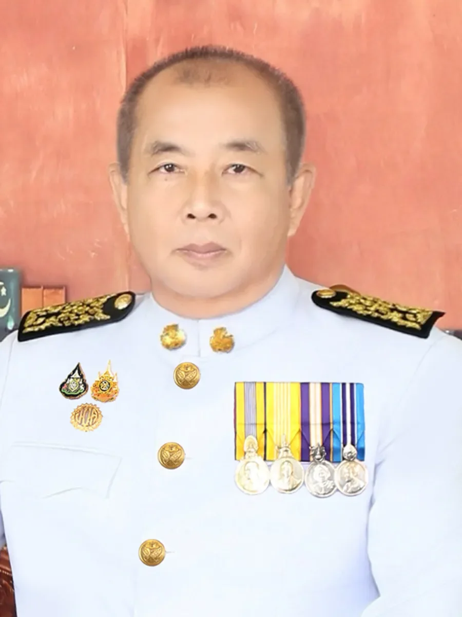 นายเชิดเกียรติ
